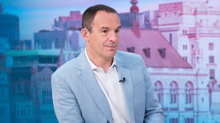 Martin Lewis conseille aux clients d'une grande banque de profiter d'une offre avantageuse de 100 livres sterling.