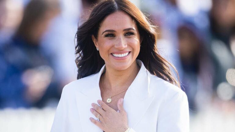 Le succès fulgurant des marques de mode méconnues grâce à Meghan Markle, duchesse de Sussex : une influence sur les ventes et les bénéfices.