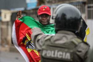 La corruption au Mozambique : le gouvernement s'exile vers le nord après des violences civiles