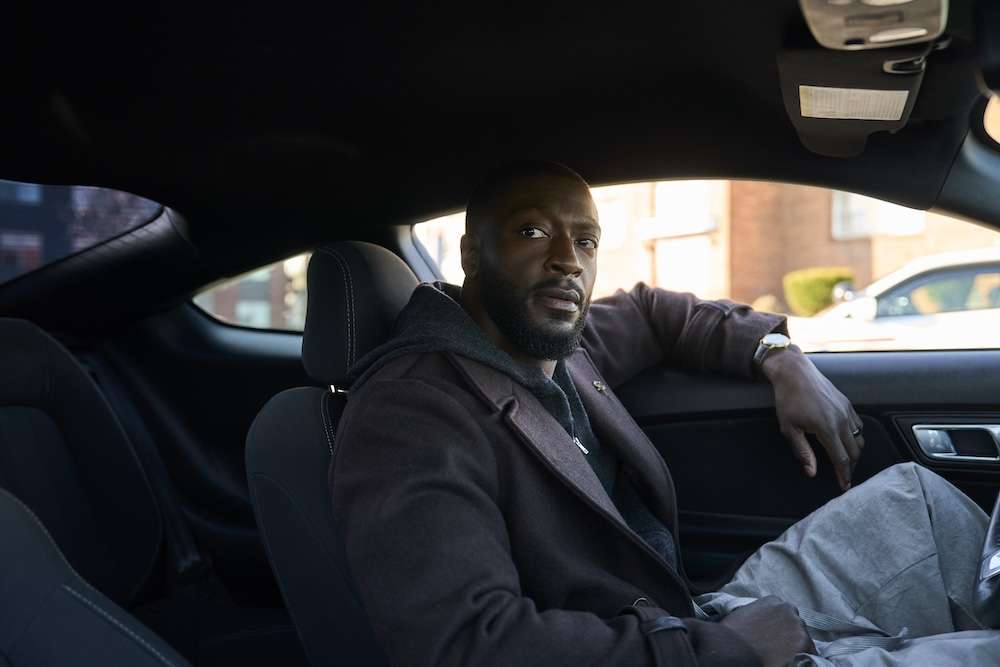 Aldis Hodge parle de 'Cross' : Équilibre entre mystères, avenir de Ramsey en saison 2 et son choix de ne pas visionner d'autres films d'Alex Cross.