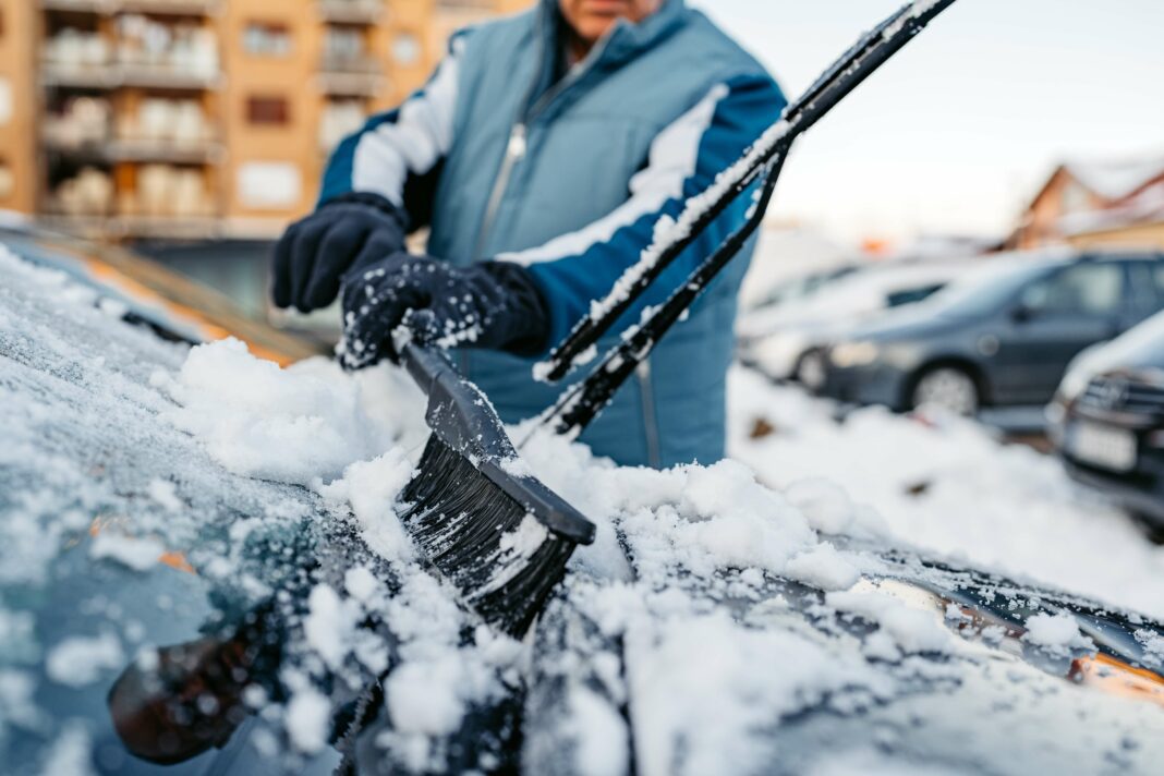 Les chauffeurs adorent ce produit de cuisine à 24 € qui élimine le givre des pare-brise, gagnant du temps précieux lors des matins pressés.