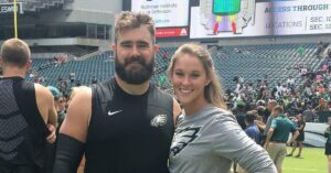 Évolution de la romance entre Jason et Kylie Kelce : des likes échangés à l'engagement amoureux