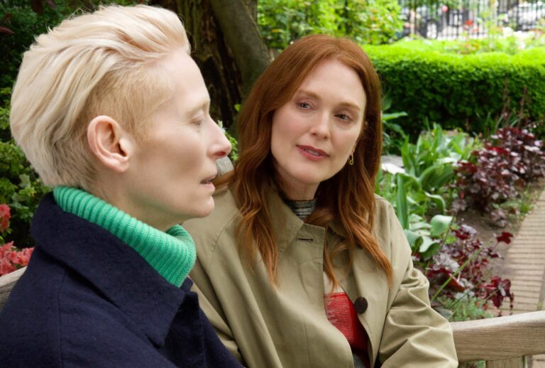 Julianne Moore évoque sa collaboration avec Tilda Swinton et Pedro Almodóvar : l'importance de la beauté féminine selon Pedro