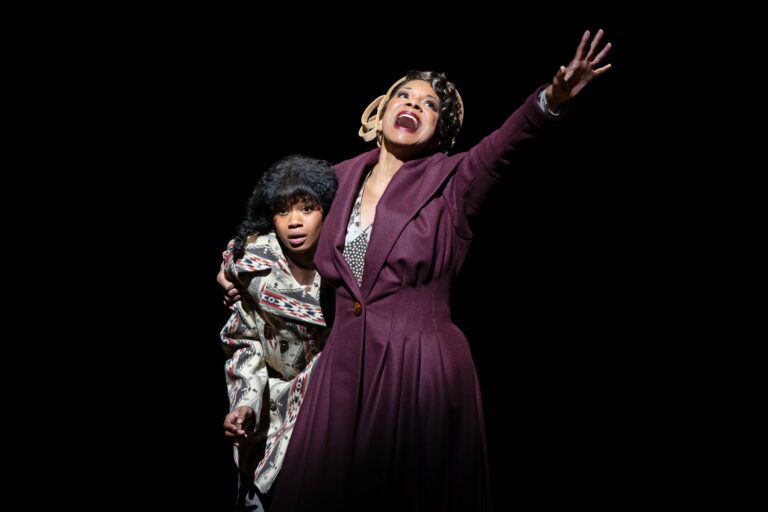 Analyse de la reprise époustouflante de 'Gypsy' à Broadway : Audra McDonald brille sous la direction de George C. Wolfe.