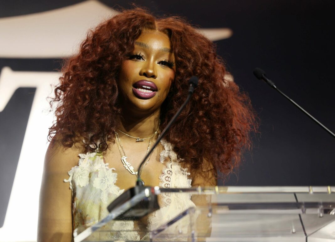 Le parcours de SZA : Retour sur les deux ans d'attente pour l'album deluxe 'SOS' et 'Lana'