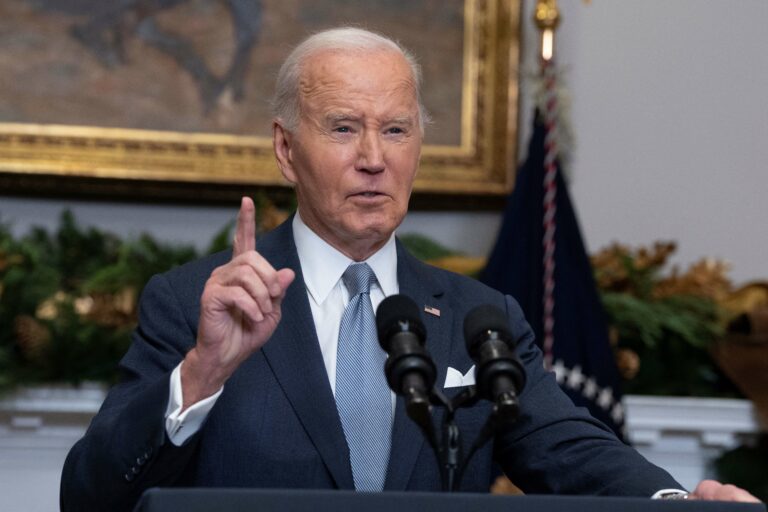 Biden accorde sa clémence à 37 condamnés à mort, dont des meurtriers d'enfants, juste avant Noël.