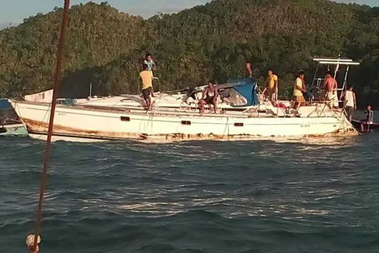 Découverte macabre : un marin momifié sur un yacht abandonné et son dernier message terrifiant