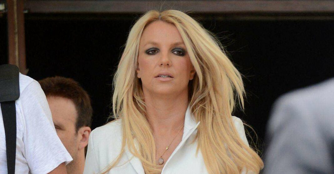 Britney Spears dévoile sa silhouette en lingerie noire après des retrouvailles émouvantes avec son fils Jayden, 18 ans : Découvrez les photos.