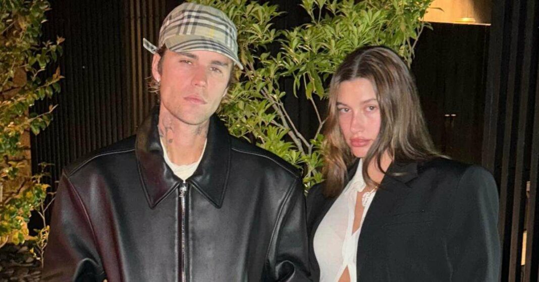 Justin Bieber admire sa femme Hailey en bikini minimaliste, célébrant son nouveau corps de maman lors des festivités du Nouvel An : Photos