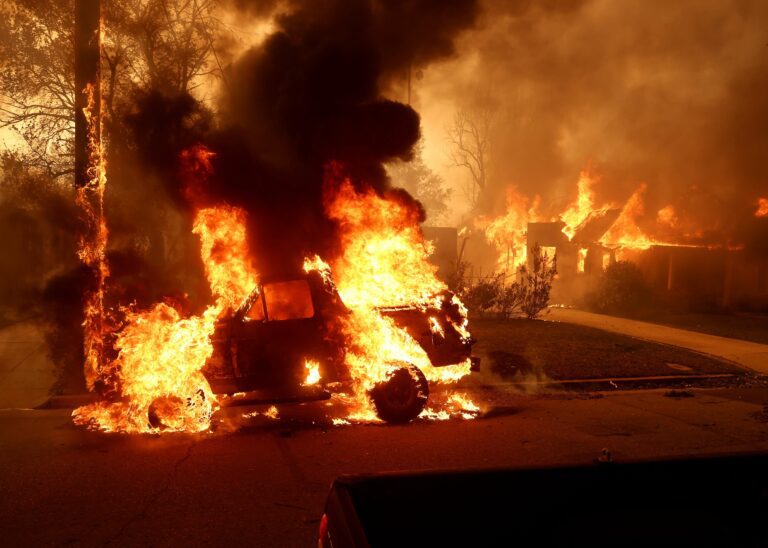 Incendies de forêt à Los Angeles, succès de 'Pérez' aux Globes et défis financiers de la BBC