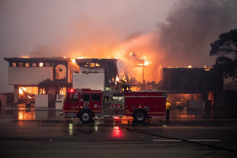 Des incendies ravageurs incitent les résidents de Los Angeles à chercher des logements dans un marché saturé : direction Newport