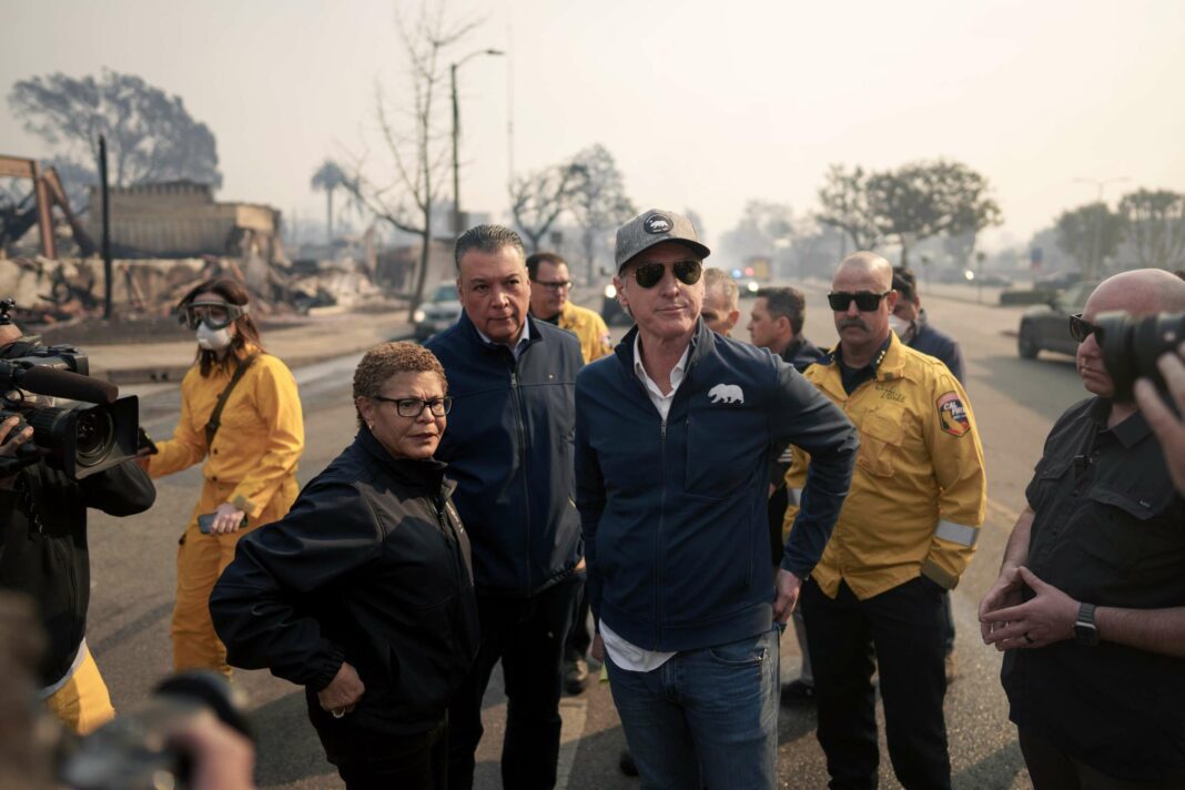 Karen Bass dément avoir licencié le chef des pompiers de Los Angeles : 'C'est inexact'