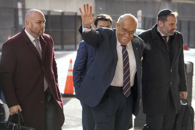 Rudy Giuliani conserve ses bagues des Yankees et son appartement dans l'accord de règlement