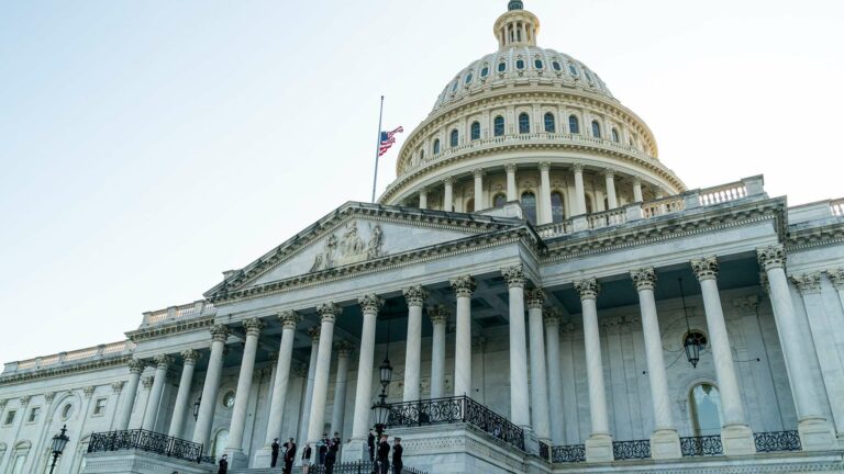 Inauguration de Trump déplacée à l'intérieur pour la première fois depuis 1985, il s'amuse en déclarant que le 20 janvier ne peut pas arriver assez vite !