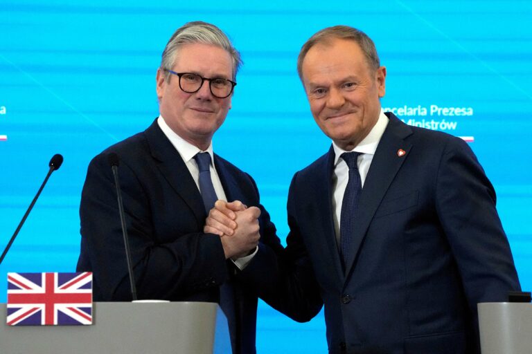 Le rêve de Donald Tusk : un retour du Royaume-Uni en Europe, alors que Keir Starmer plaide pour une nouvelle approche du Brexit