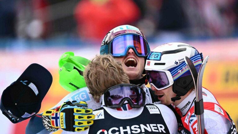 Célébrations norvégiennes au slalom de Wengen lors de la Coupe du monde en Suisse