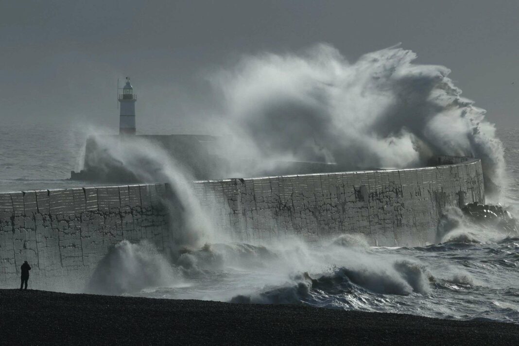 Alerte météo au Royaume-Uni : le Met Office prédit une tempête dévastatrice avec des rafales atteignant 80 mph ce week-end