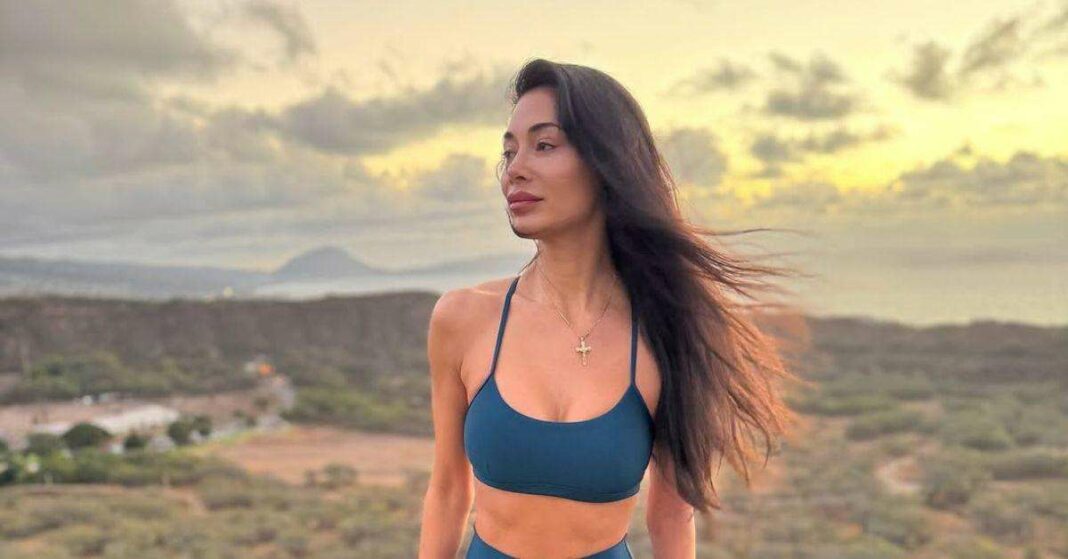 Nicole Scherzinger, 46 ans, sublime en brassière de sport au lever du soleil à Hawaï : Découvrez sa silhouette sculptée en photos