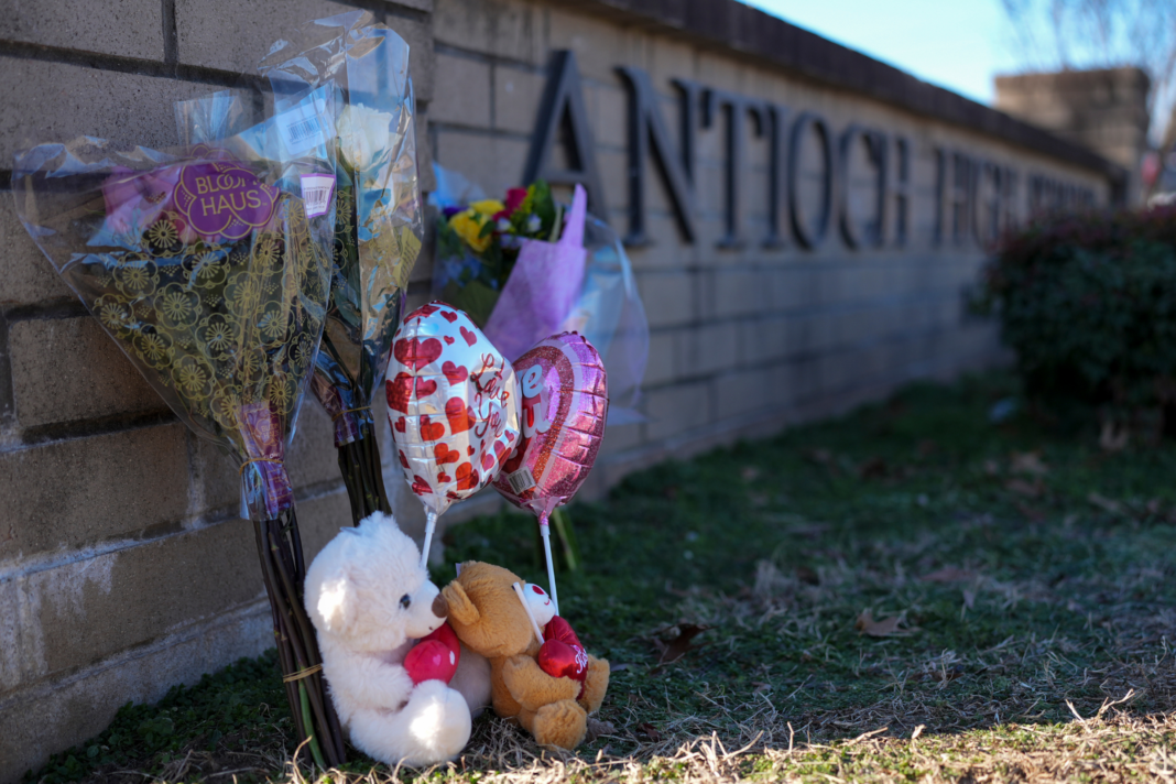 Nouvelles révélations sur la fusillade au lycée d'Antioch : diffusion des appels au 911