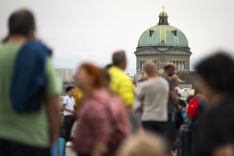 Titre : Importance de maintenir l'intégrité du plan d'économies gouvernemental pour assurer la stabilité financière de la Suisse.