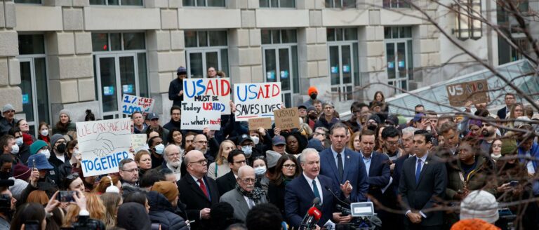 Les démocrates jugent la défense de l'aide étrangère face aux attaques de Trump comme une cause désespérée.