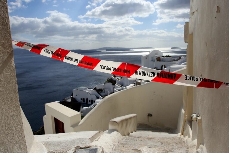 Santorin : Les tremblements de terre, un avertissement pour une éruption volcanique ou des tsunamis ?