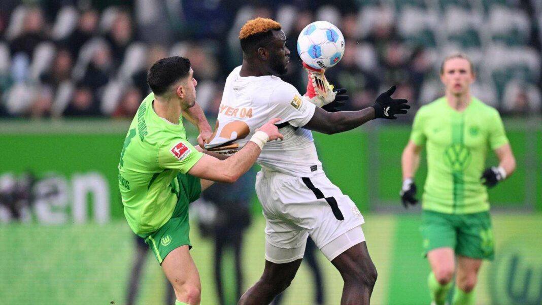 Le Bayer Leverkusen perd des points face à Wolfsburg, creusant l'écart avec le Bayern