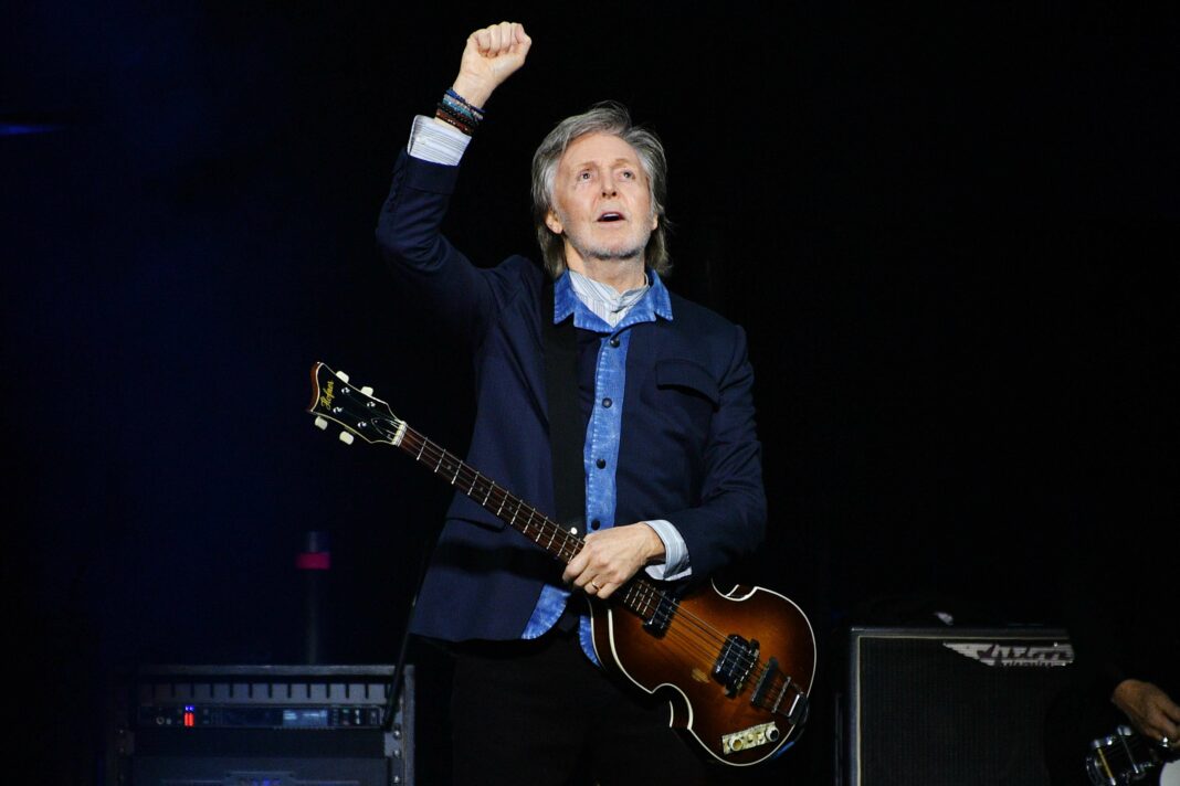 Paul McCartney enflamme le Bowery Ballroom de New York lors d'un concert rétrospectif captivant