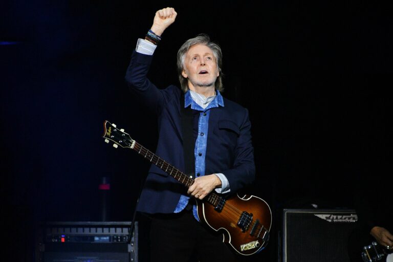 Paul McCartney enflamme le Bowery Ballroom de New York lors d'un concert rétrospectif captivant