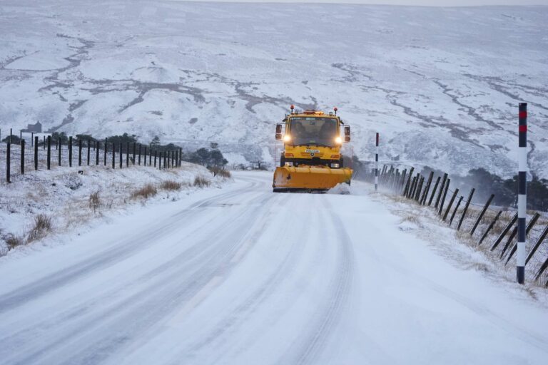 Titre : Une tempête de neige et de verglas attendue demain dans le froid scandinave après une pluie verglaçante exceptionnelle.