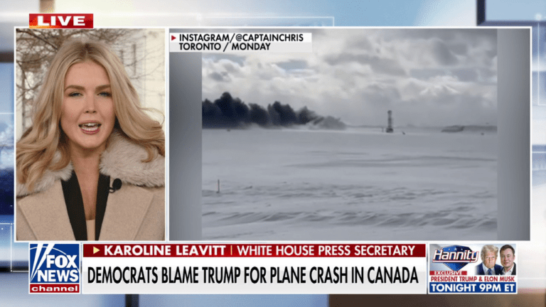 Karoline Leavitt vérifie les faits suite aux accusations de Schumer contre Trump concernant l'accident d'avion Delta à Toronto.