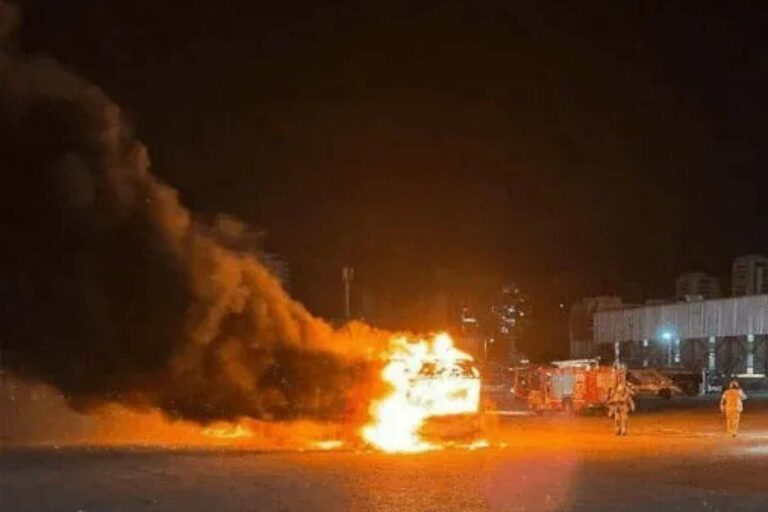 Trois mots menaçants sur des bombes explosant des bus à Tel Aviv : l'Iran soupçonné d'implication dans l'attaque terroriste