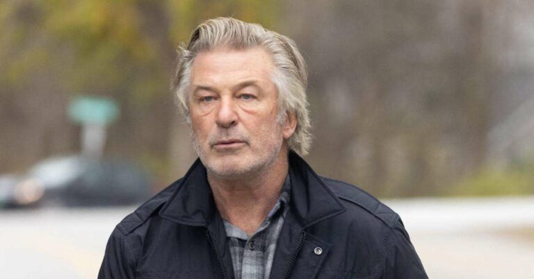 Alec Baldwin exprime son désespoir après la tragédie de 'Rust' et son diagnostic de PTSD : 'Pourquoi pas moi ?'