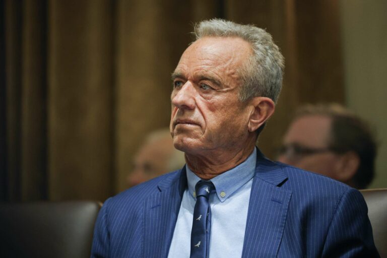 La réaction de RFK Jr. face à la hausse des cas de rougeole au Texas provoque l'indignation : 'Il a sous-estimé la situation'