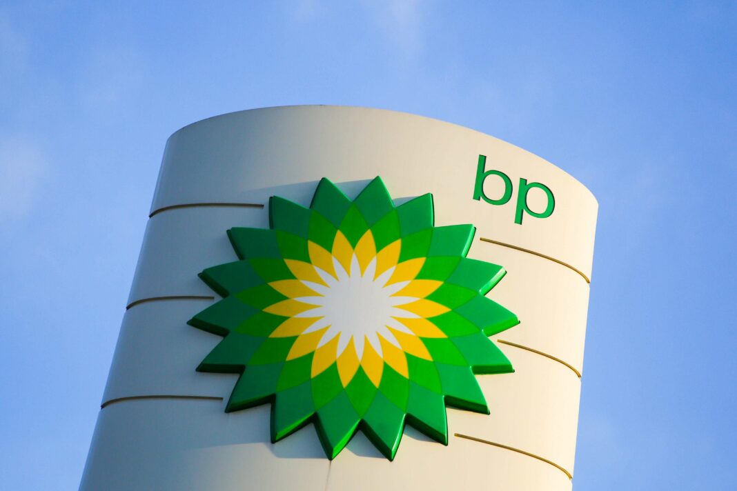 BP abandonne sa transition écologique et se recentre sur le pétrole et le gaz.