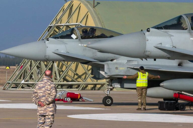 Des avions Typhoon de la RAF envisagés pour surveiller l'espace aérien ukrainien et soutenir les troupes britanniques dans un projet de paix.